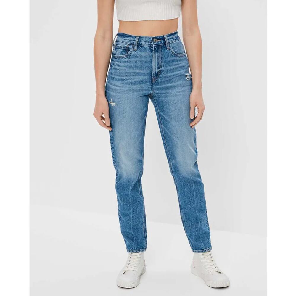 American Eagle Mid wash Mom Jean size 8 Short